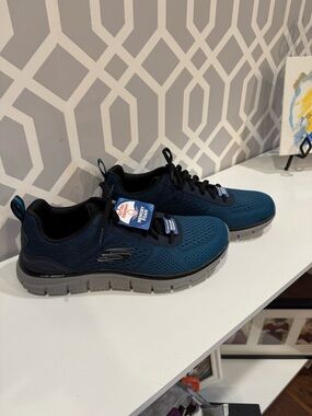 Skechers Men’s track Ripkent Sneakers in navy and grey size 10